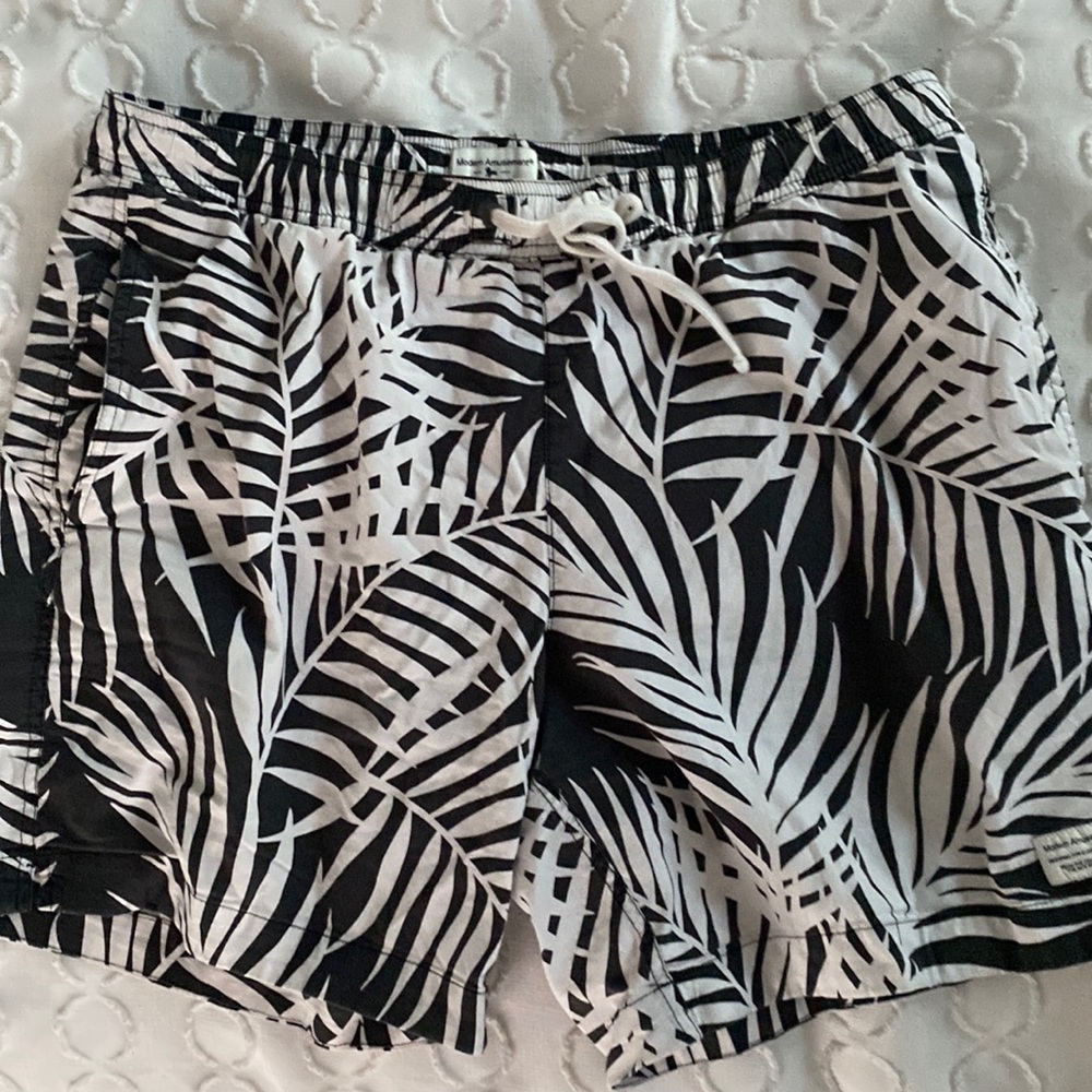 Black & White Hawaiian design swim trunks
